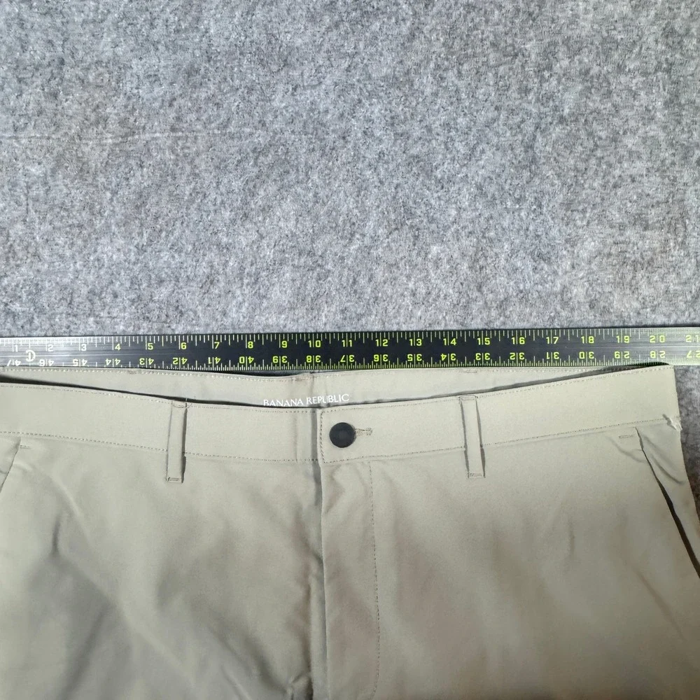 Banana Republic Core Temp Performance Pants Mens 40x34 Khaki Tan Straight Leg